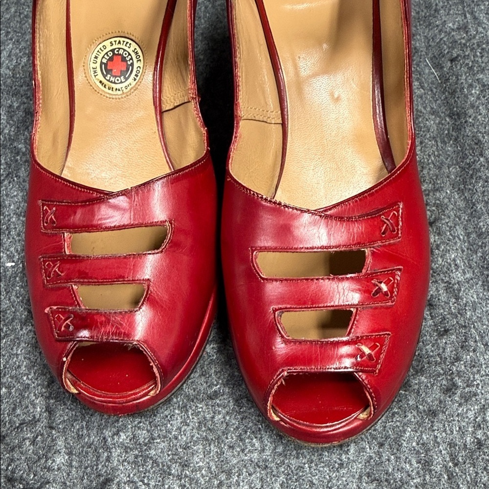 Vintage 1940’s Elegant Red Peep-Toe Heels by The Red Cross Shoe Corp - Picture 4 of 16